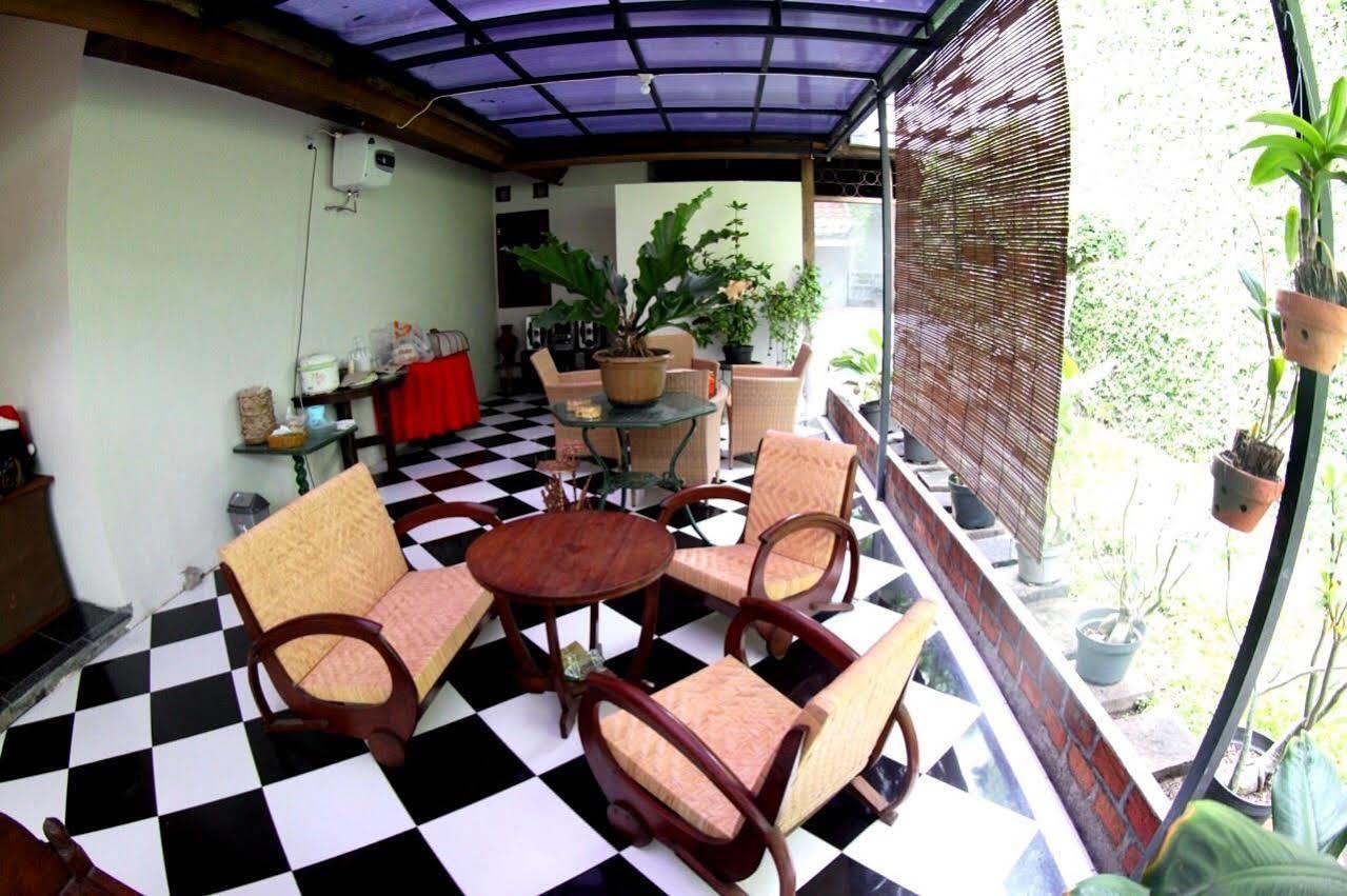 Santo Guest House Tropodo Brebek Εξωτερικό φωτογραφία